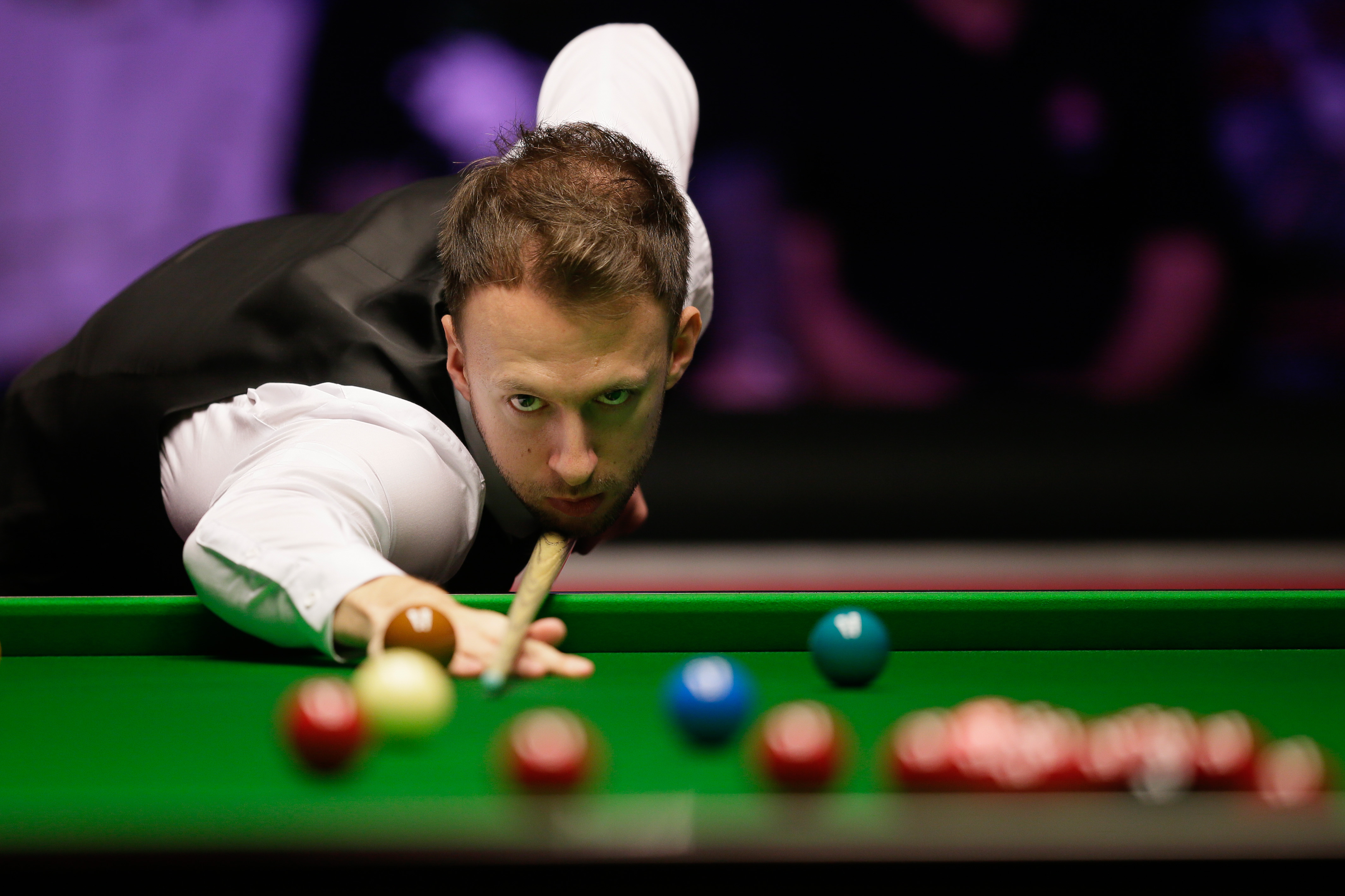 持着顽强的 持着顽强的