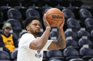 莎莎虽占据 莎莎虽占据