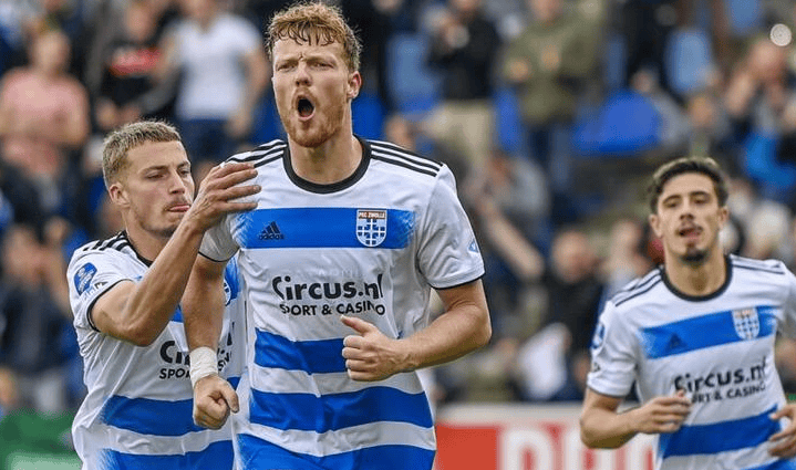 中国队通过 中国队通过